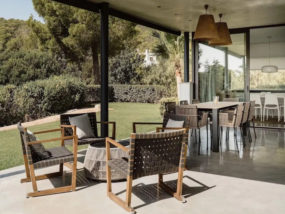 Modern Villa With Minimalistic Decor