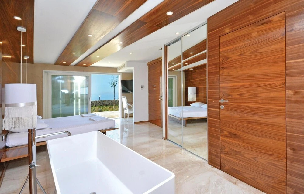 Awesome Home in Podstrana With Wifi and 8 Bedrooms
