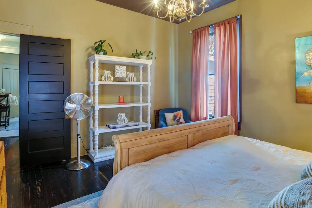 Charming Thomasville Getaway: Walk to Downtown!