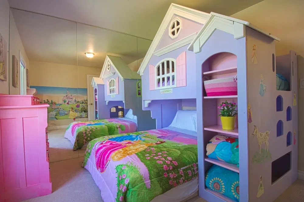 Haunted Mansion 6 Bedrooms 4 Bathrooms Home