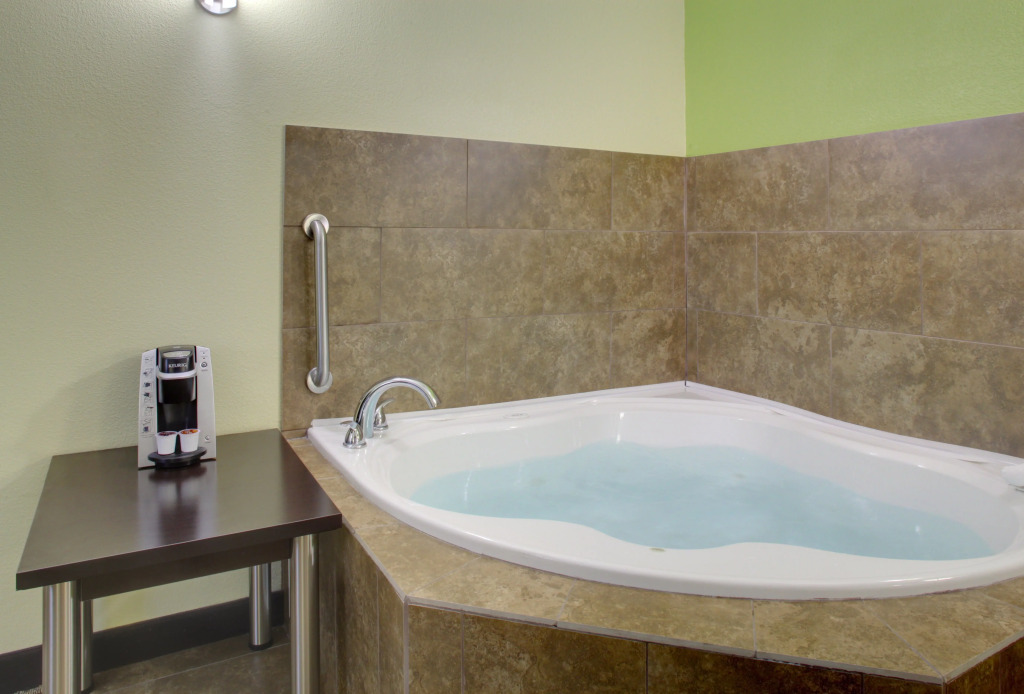 Holiday Inn Express & Suites Cross Lanes by IHG