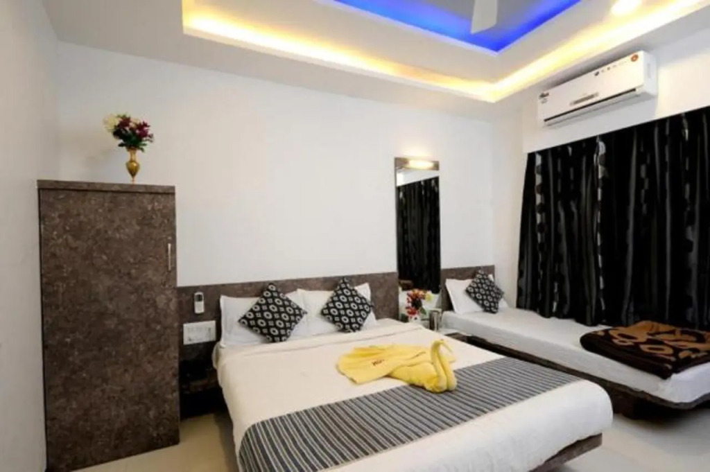 Hotel Vyankatesh & Pure Veg Restaurant