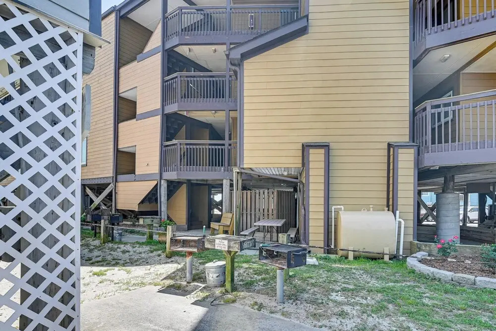 Coastal Condo on Beach w/ Community Pool Access!