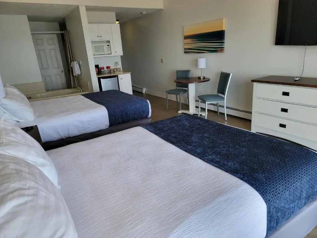 Pointes North Beachfront Hotel - 2 Person Spa Tub Studios