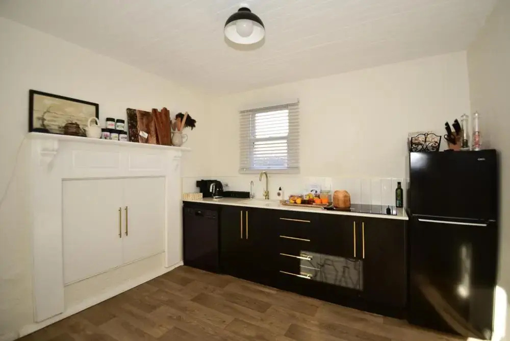 Macleay Cottage with plunge pool and local arts