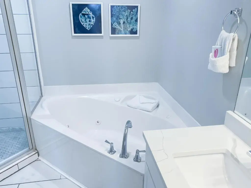 Majestic Resort 505 with RESERVED parking on 3rd Floor Walk-Over