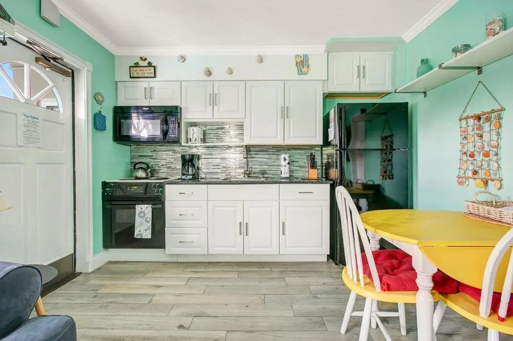 Five Palms Suite 202 - Daily - Weekly - Monthly