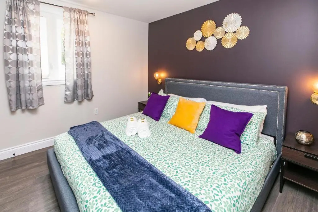 Luxury 1 BR With King Bed - Near Byward Market