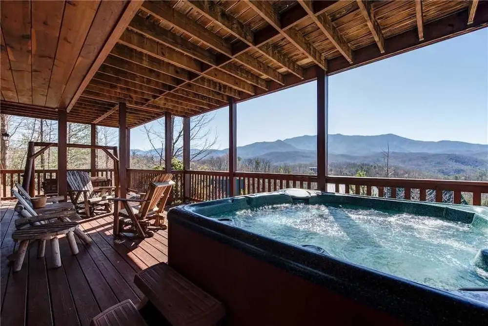 Majestic Point Lodge 5 Bedroom Mountain View Home with Hot Tub