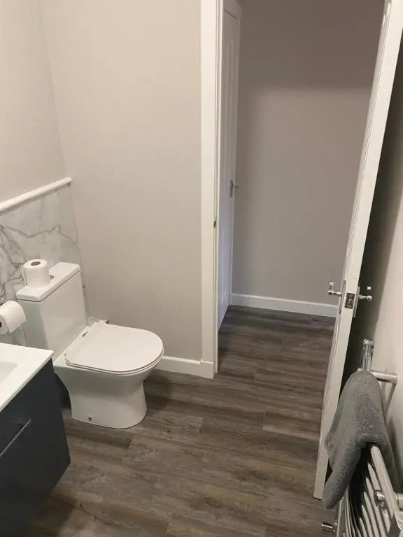 THE ESK - Modern 1 bedroom apartment in centre of Melrose.