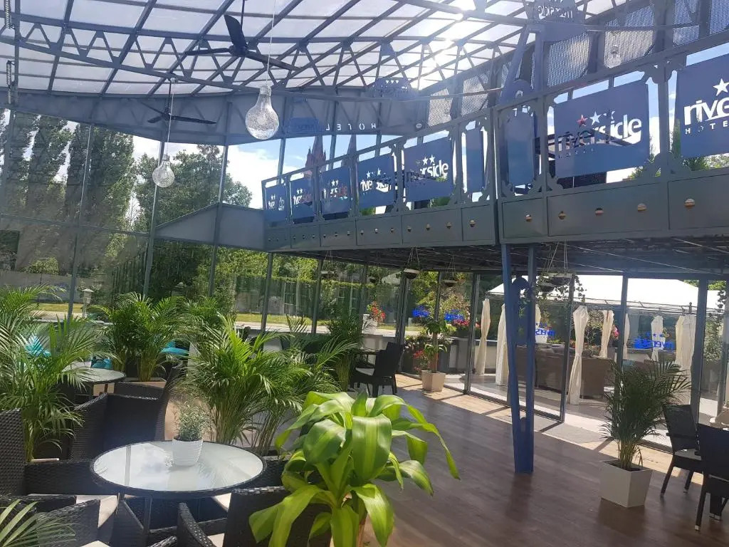 Riverside Hotel