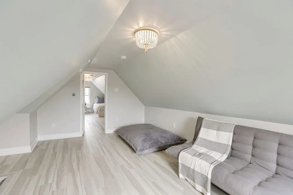 Wildwood Home w/ Deck - Walk to Beach + Boardwalk!