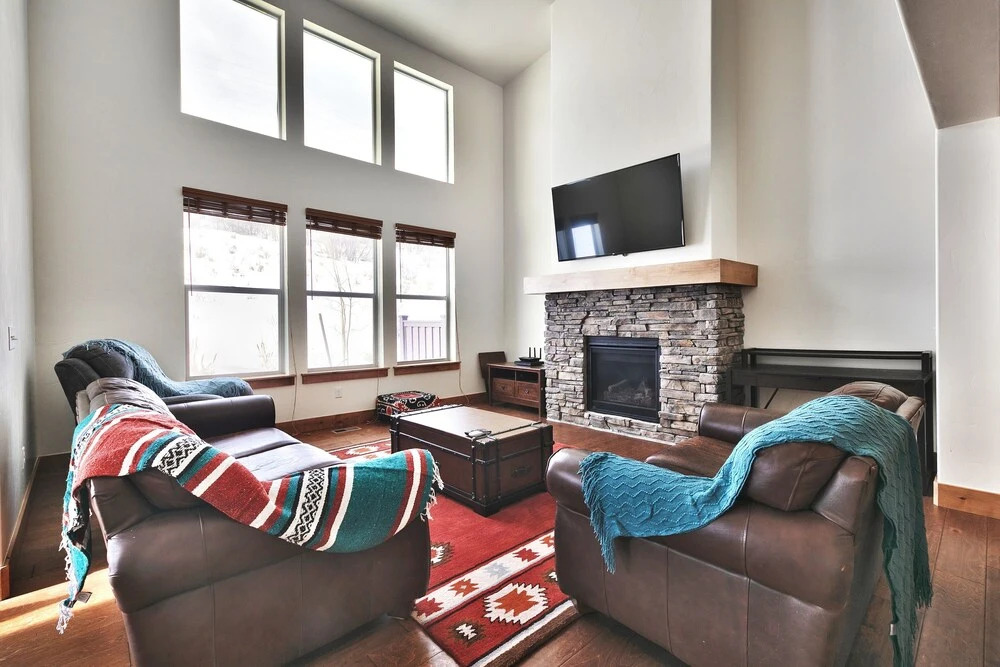 Parks Edge 1119 West Abigail by Blueswell