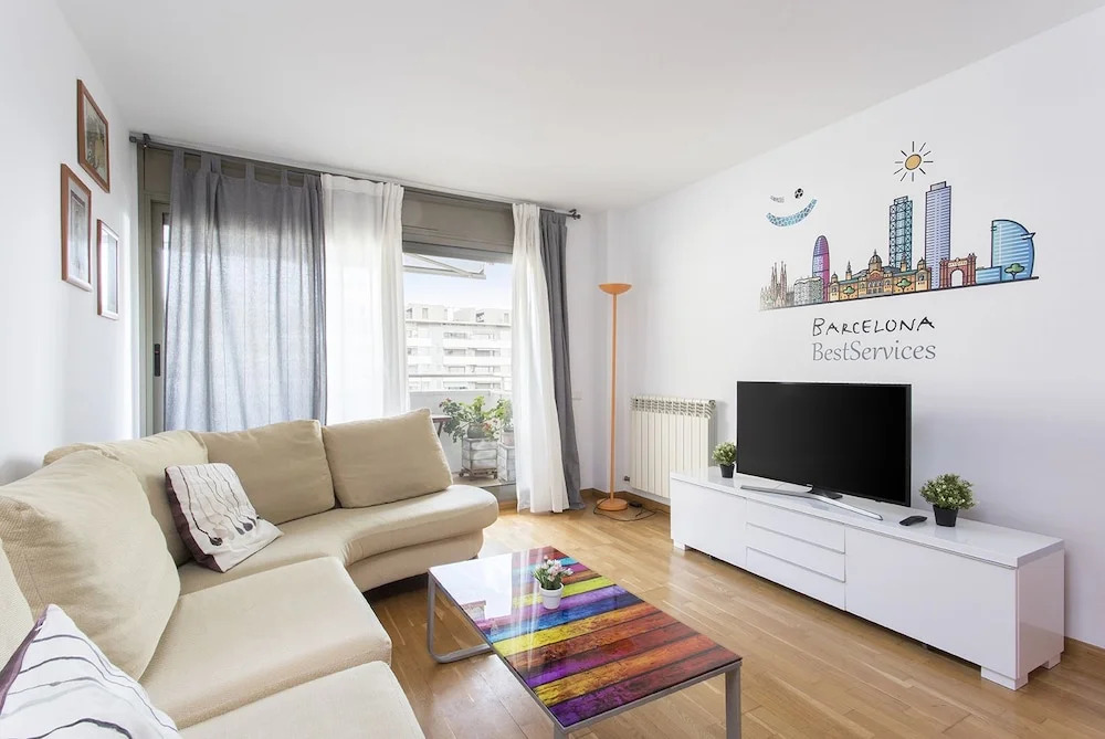 1317 - Modern Forum Apartment