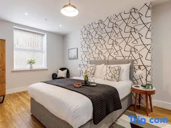 Stunning & Spacious 1-Bed Apt w/ Free Gym & PKG