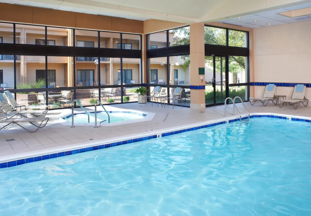 Courtyard St. Louis Creve Coeur