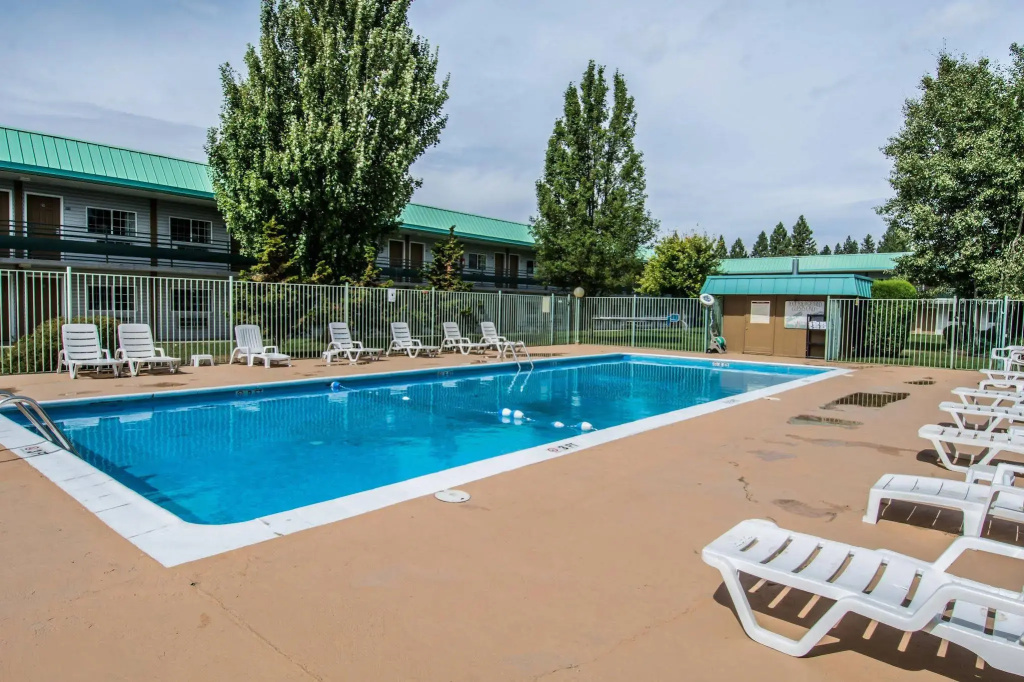 Econo Lodge & Suites Spokane