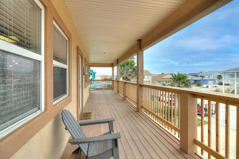 Twin Dolphin Cove 4 Bedroom Home by Redawning