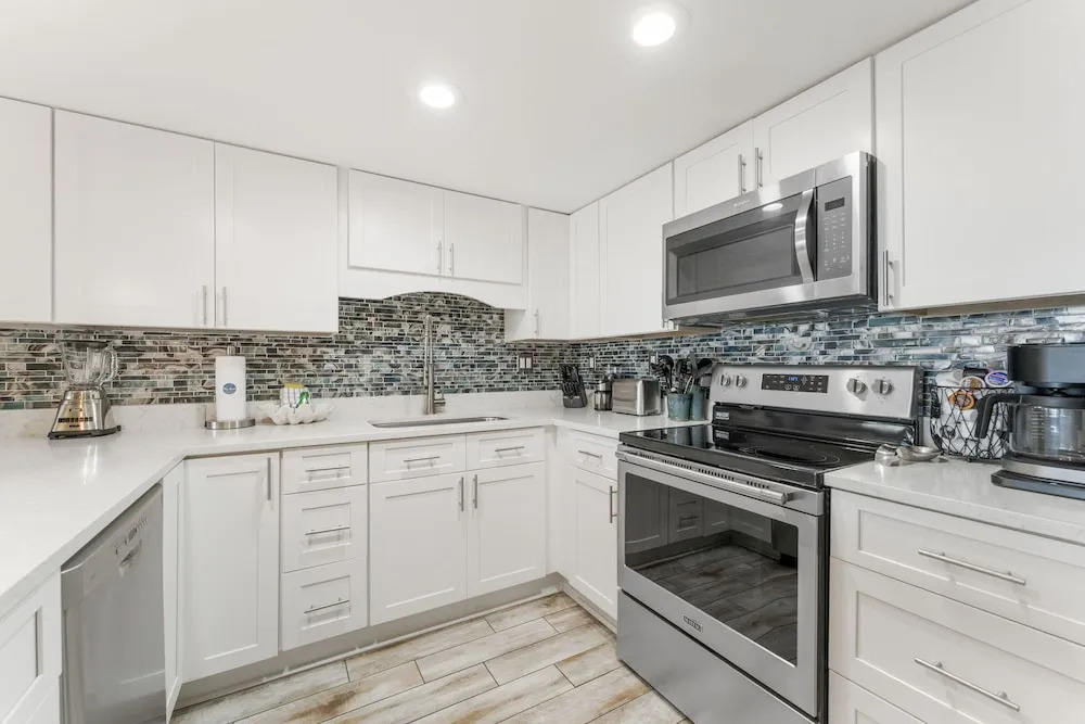 Stunning 2/2 Designer Condo w Coastal Appeal Right on the Gulf!