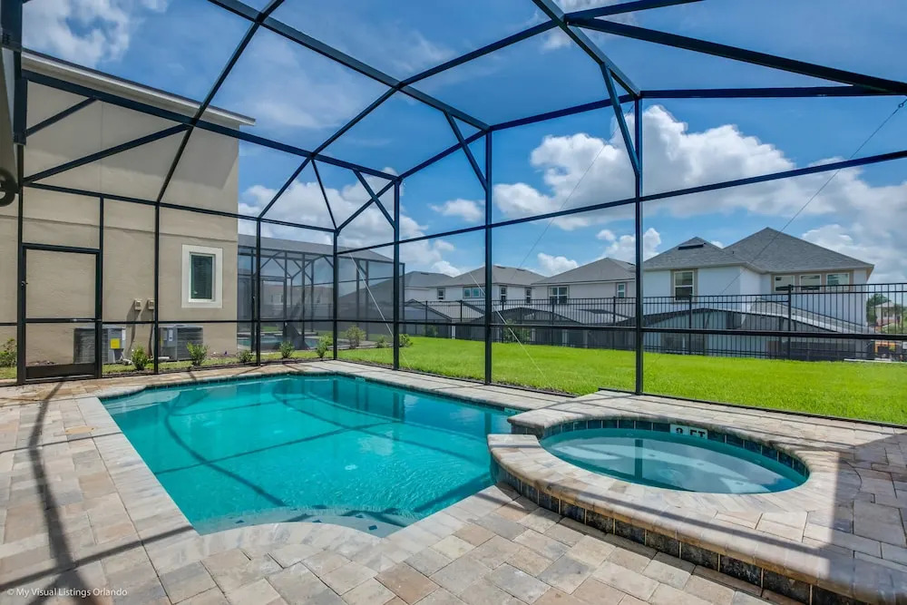 Beautiful 4 Bed With Pool & Spa