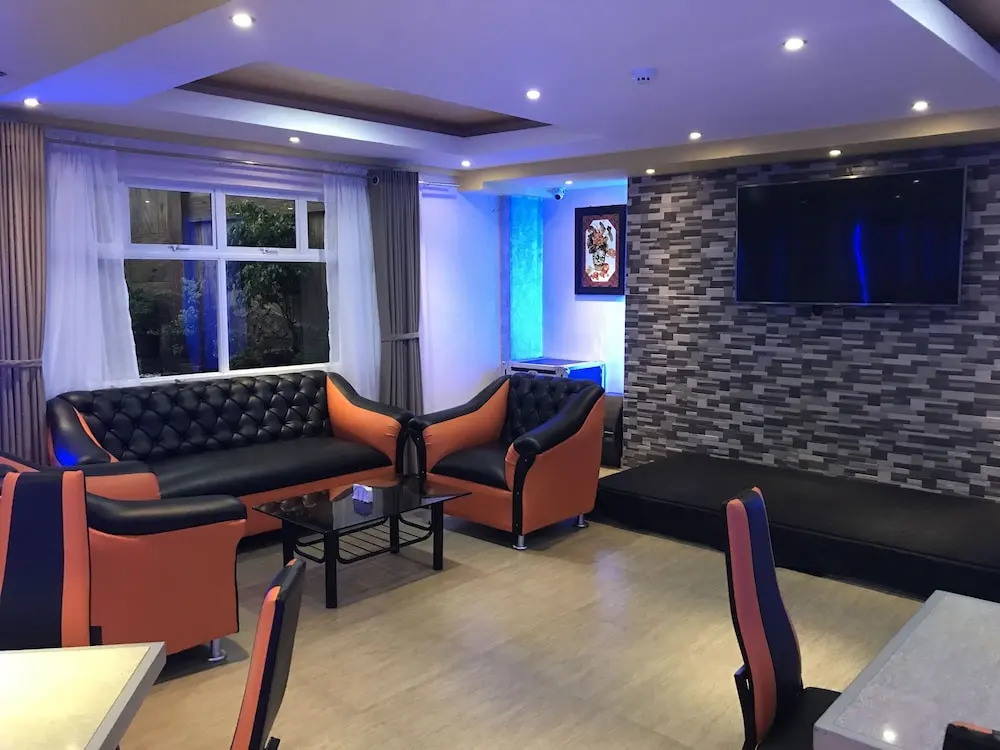 Royal Mansion Hotel