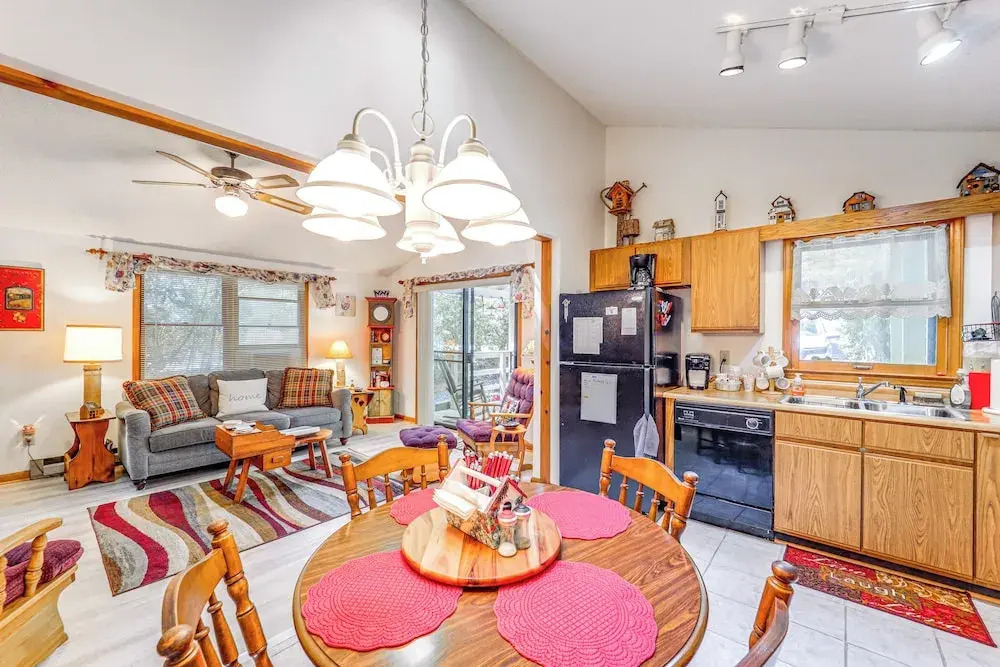Lake & Pool Access! Outdoorsy Getaway in Newland