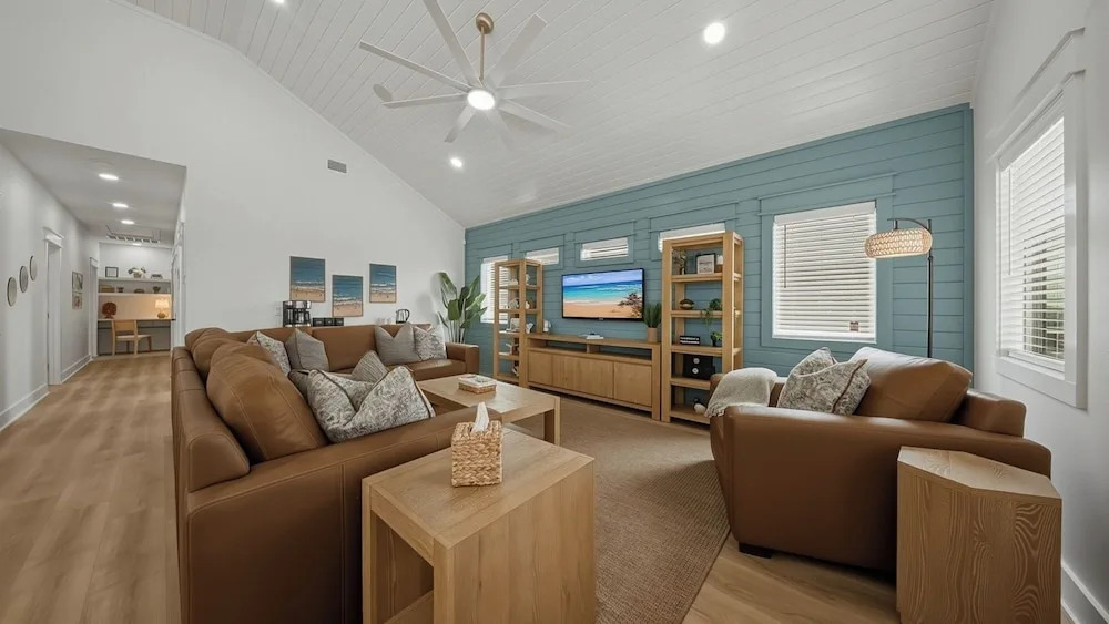 Still Waters & Yahwaves by Avantstay Sleeps 20, 2 Homes Private Pools + Putting Greens, Port Aransas Golf Cart Zone