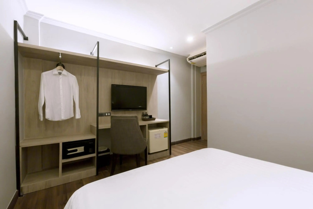 Maxims Inn