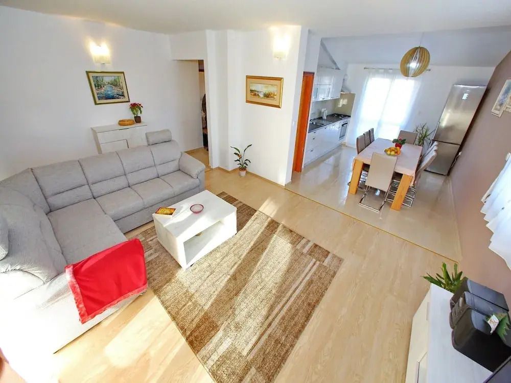 Modern Apartment With big Roofed Terrace, Garden, Near the Sea