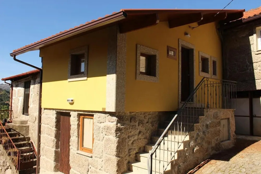 House With 2 Bedrooms in Soengas, With Wonderful Lake View and Balcony