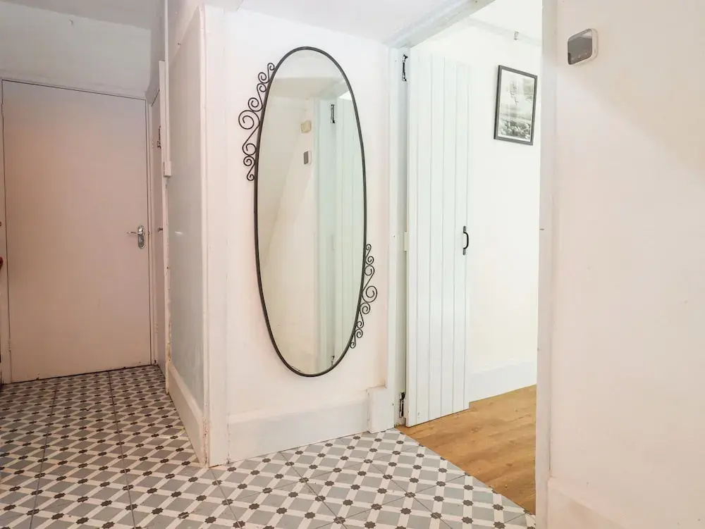 Goldhurst Apartment