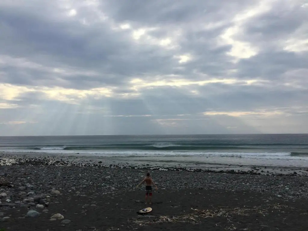 Donghe surf shop & Hostel