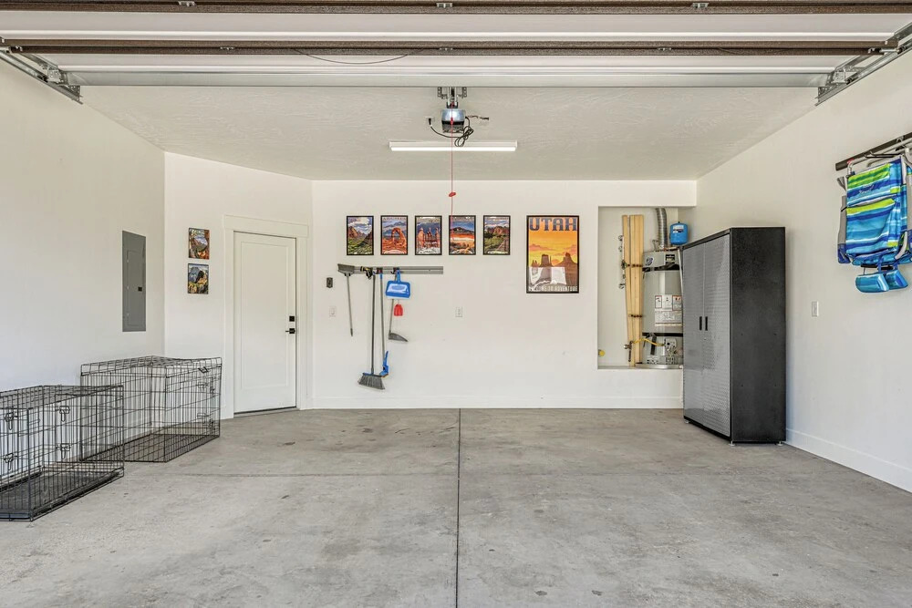 Pool Access, Private Hot Tub: Sleek Washington Gem