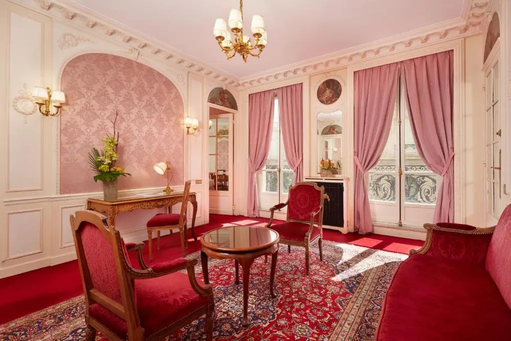 Hotel Raphael