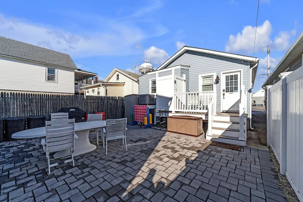 Cozy 3-br Retreat, Four Blocks To Beach & Boardwalk 3 Bedroom Home