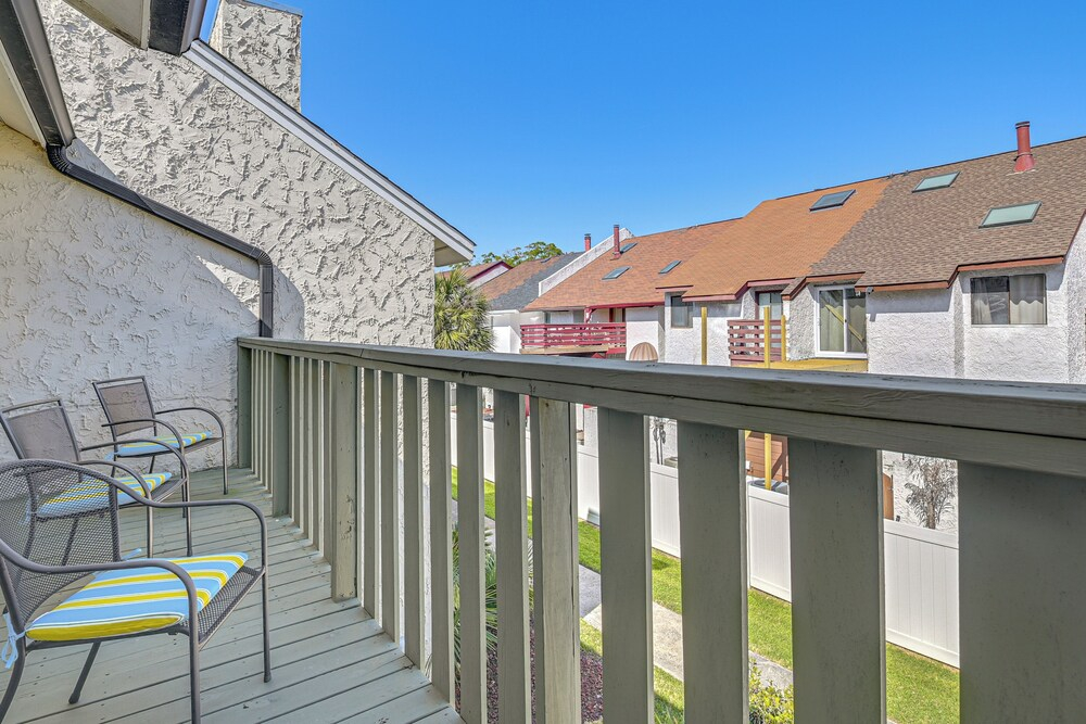 Myrtle Beach Condo: Balconies, Walk to Beach!