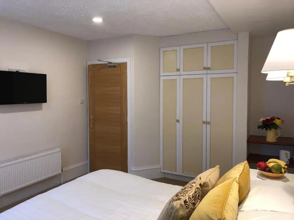Tully's Hotel