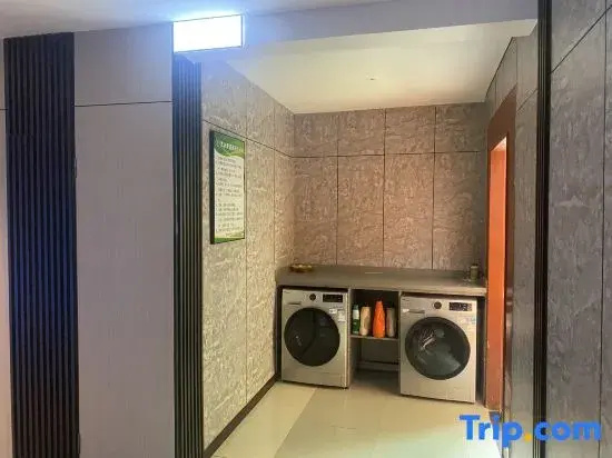 Xindi Hotel (Guangzhou Cultural Tourism City Huaguoshan Subway Station)