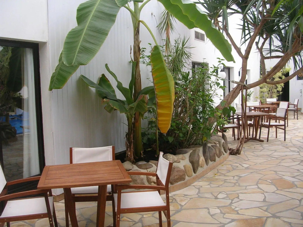 Tropical Hotel