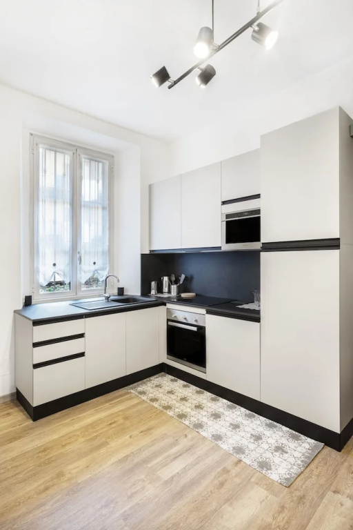 JOIVY Bright Apartment in De Angeli near Subway