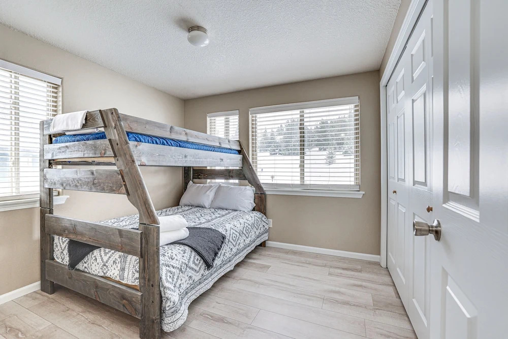 5 Mi to Ski Resort: Mtn-view Townhome in Dillon