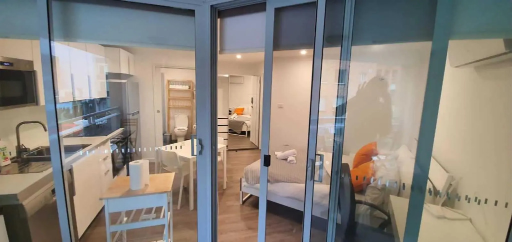 Dana-Cozy Private Room in Shared Central Apt-Rm 2