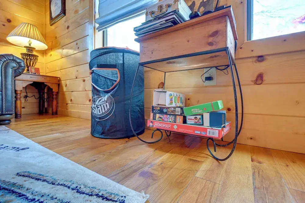 Broken Bow Cabin w/ Hot Tub & Fire Pit, Near Lake!