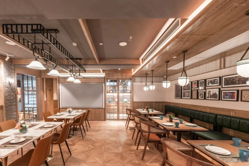 Отель True Go S Kuixinglou Food Street Kuanzhai Alley