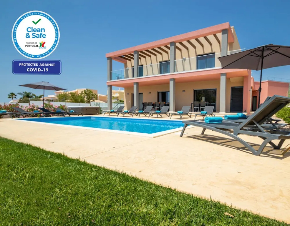 Villa Riviera - com piscina aquecível, 2 jacuzzis e BBQ em Armação de Pêra