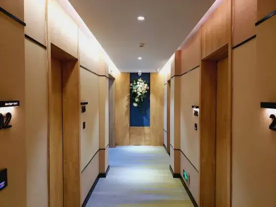 Tonghe Jian'ai Light Luxury Hotel