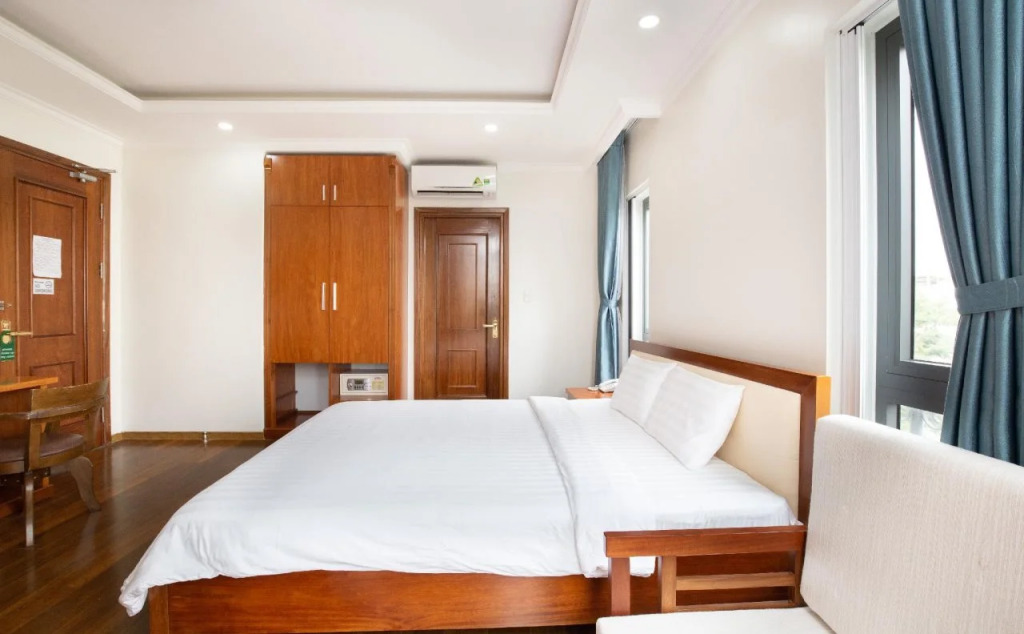Sunny Hotel and Apartment