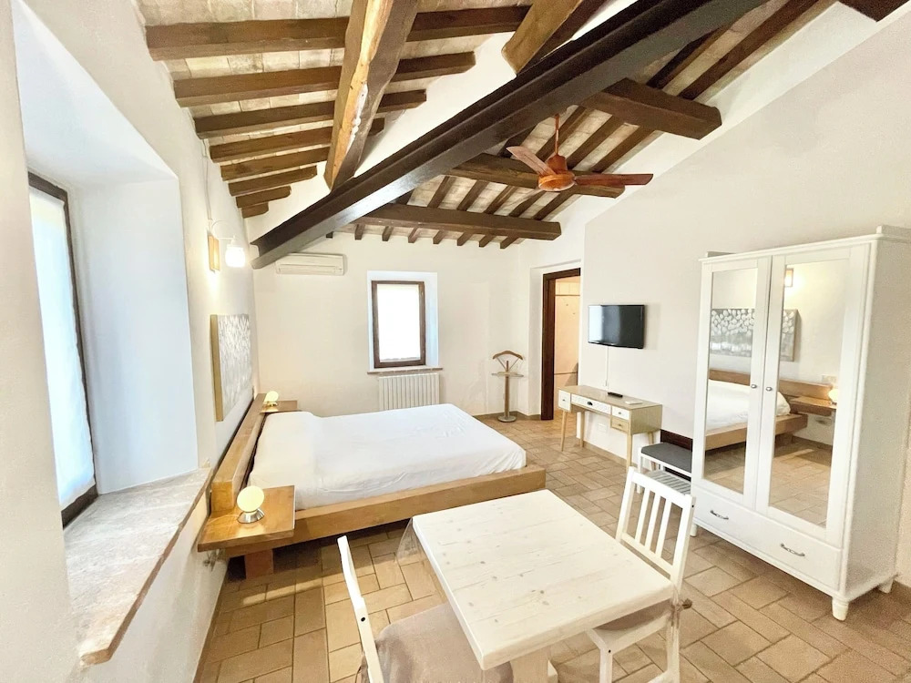 Luxurious Umbrian Villa with Private Pool and Stunning Views