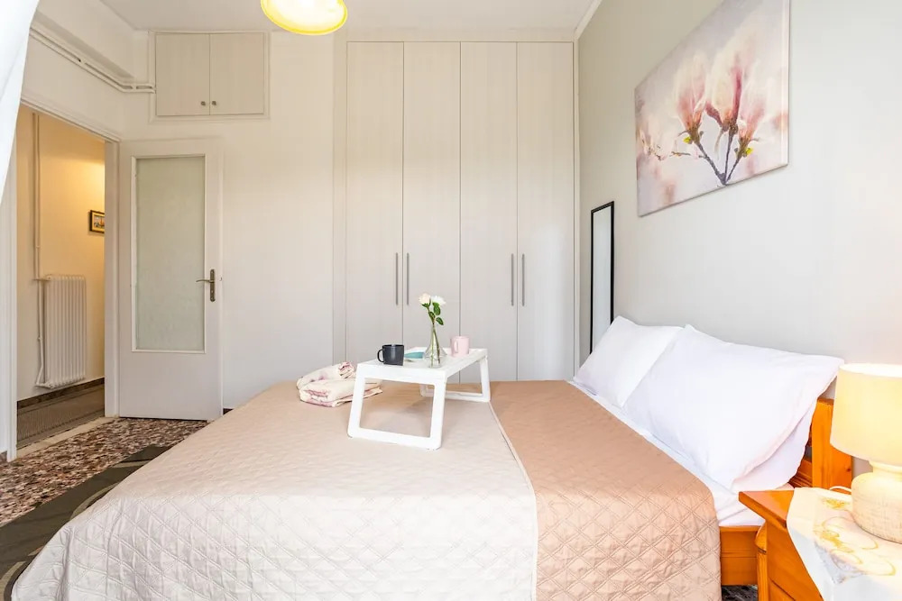 Seaside Family Haven - Avia's Spacious Getaway