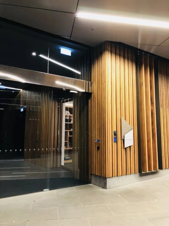 Explore Docklands Lovely Apartment LVL8